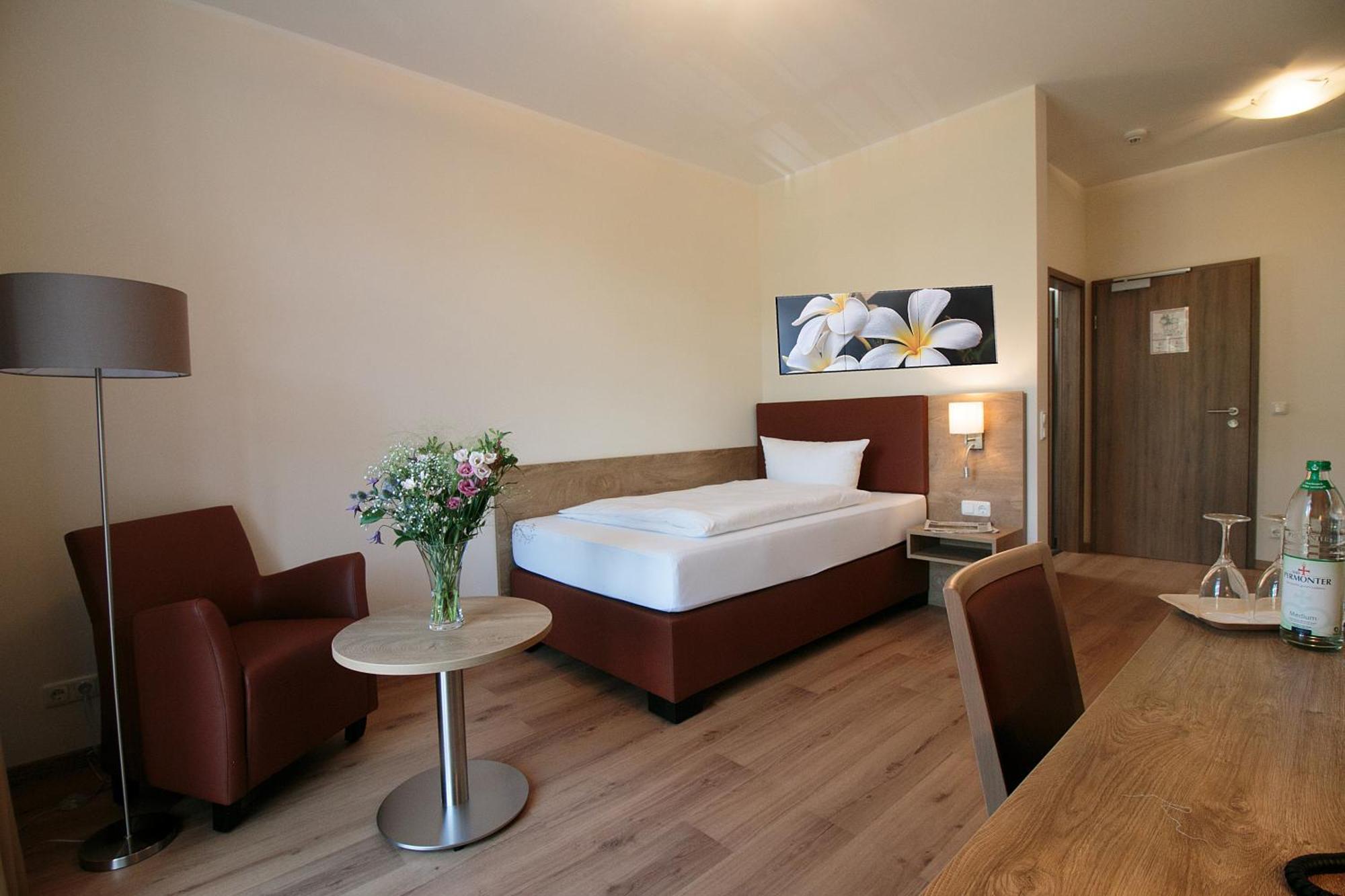 באד פירמונט Hotel Dirks Am Schloss מראה חיצוני תמונה