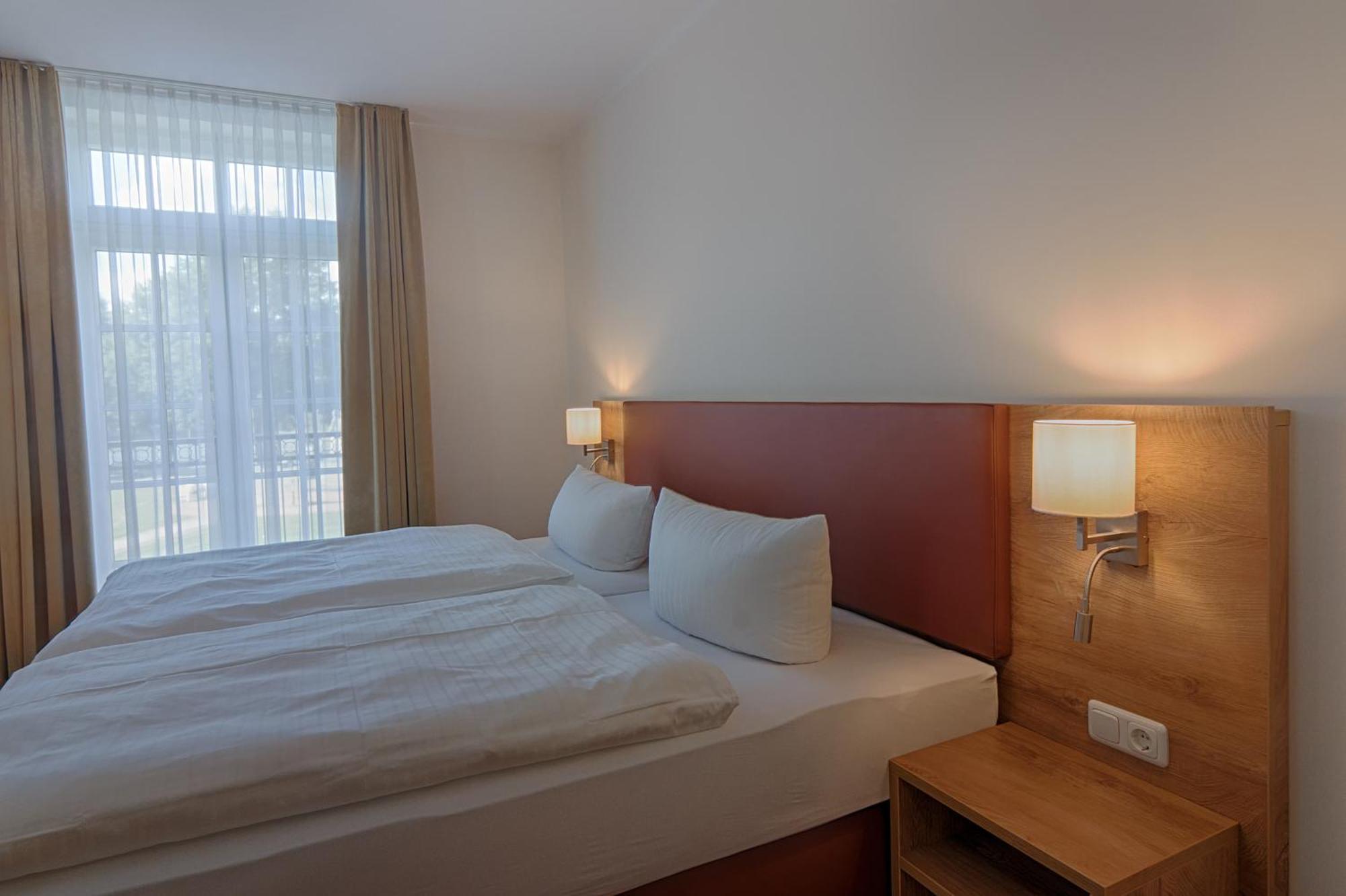 באד פירמונט Hotel Dirks Am Schloss מראה חיצוני תמונה
