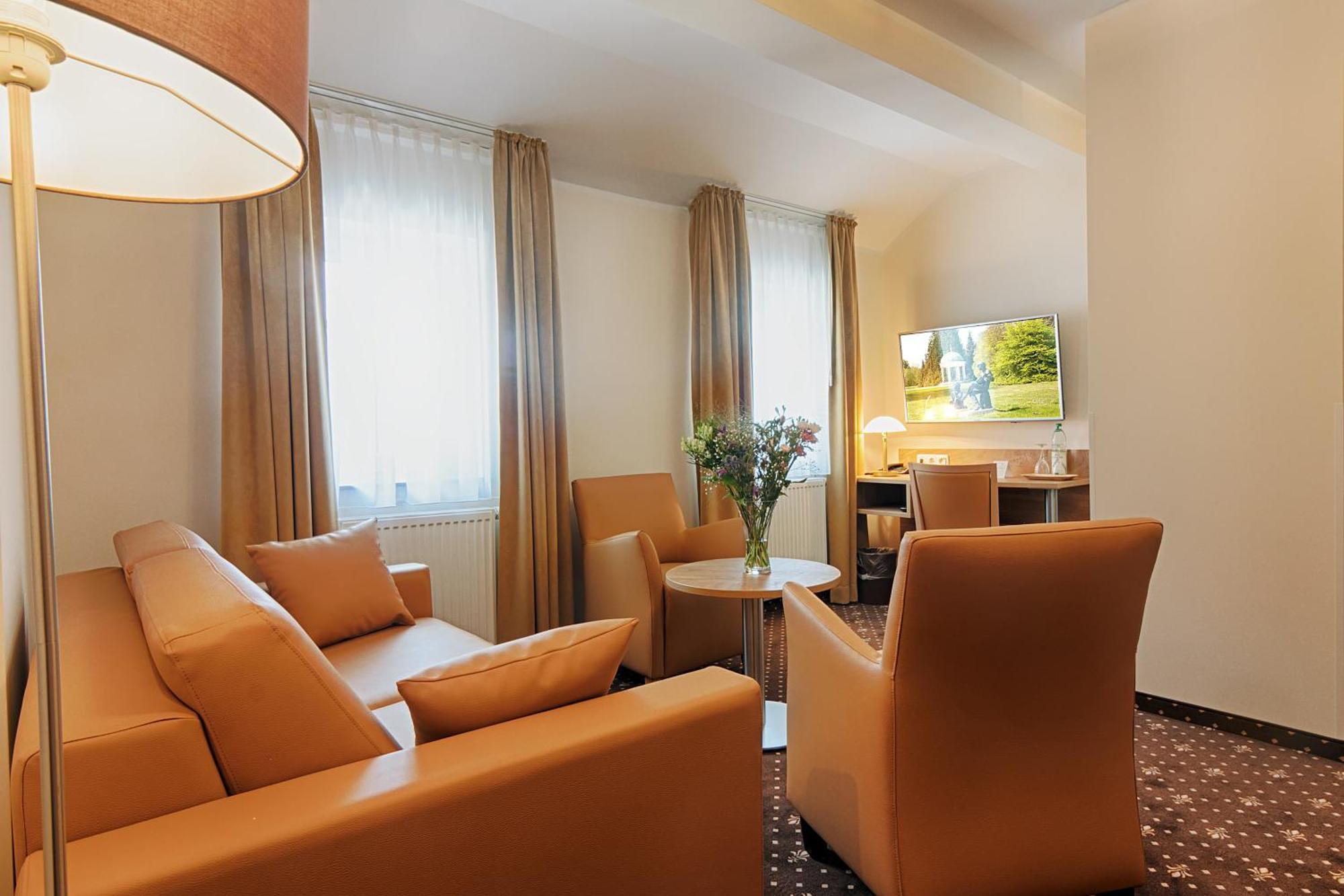 באד פירמונט Hotel Dirks Am Schloss מראה חיצוני תמונה