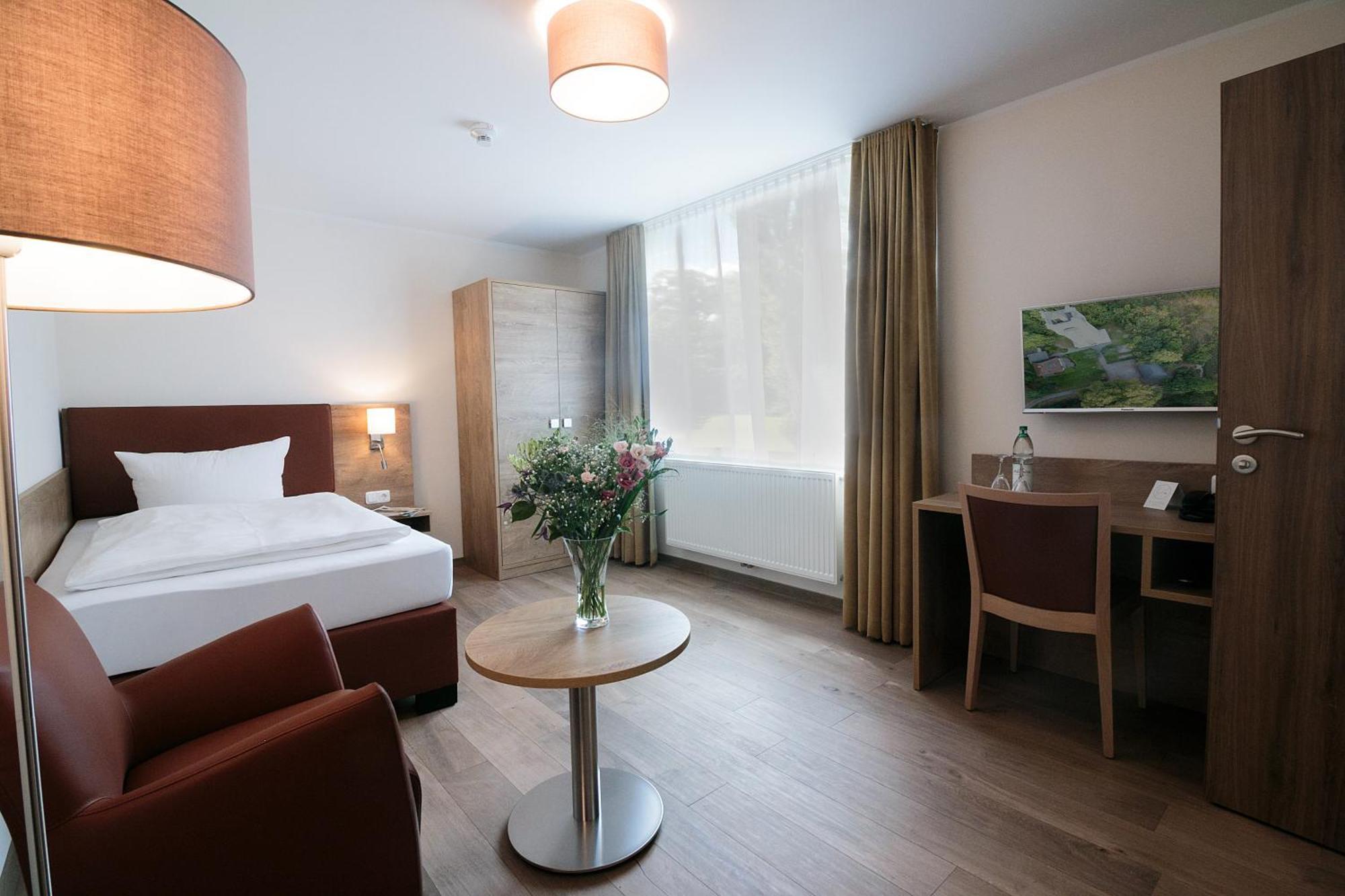 באד פירמונט Hotel Dirks Am Schloss מראה חיצוני תמונה