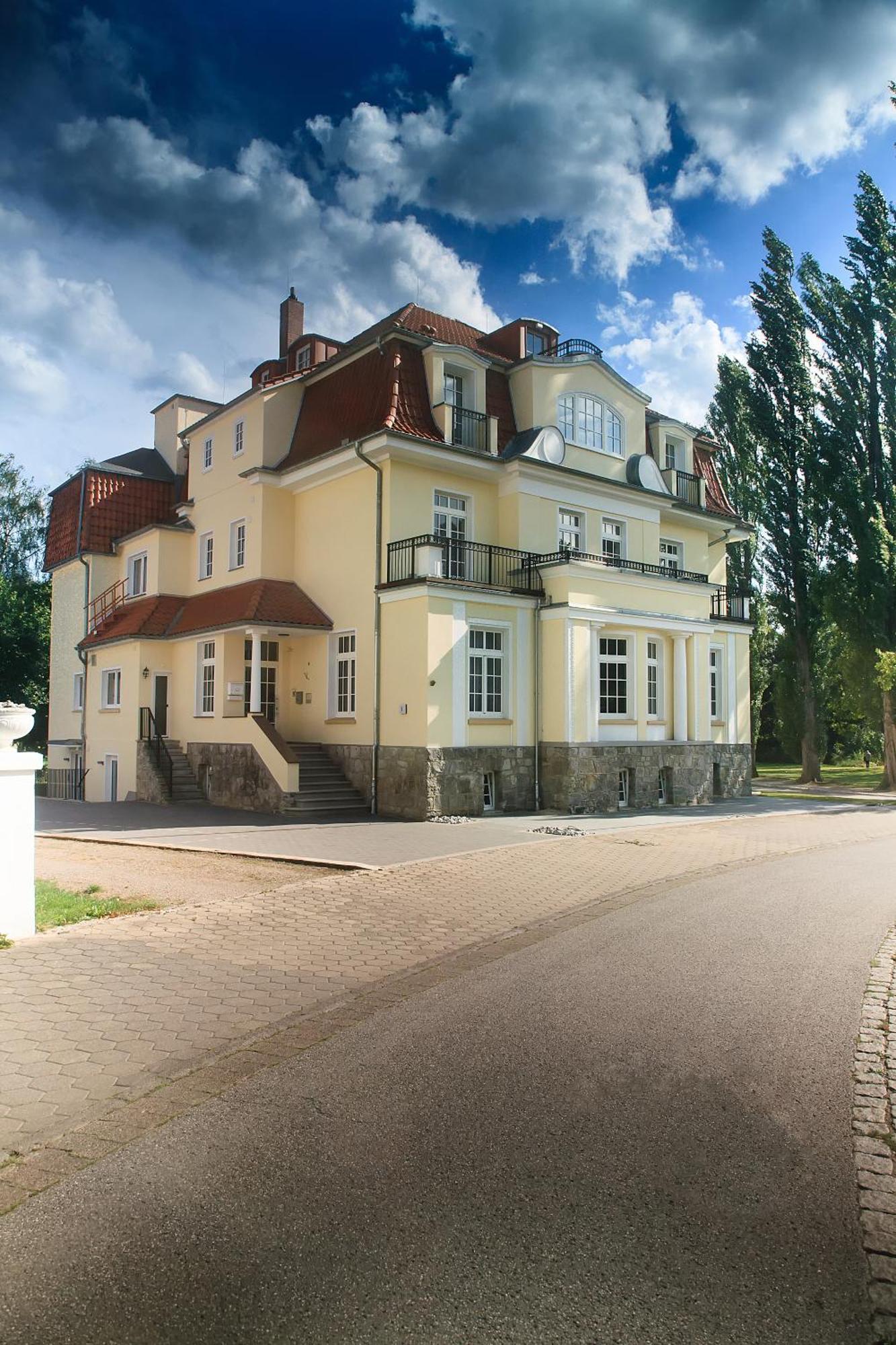באד פירמונט Hotel Dirks Am Schloss מראה חיצוני תמונה