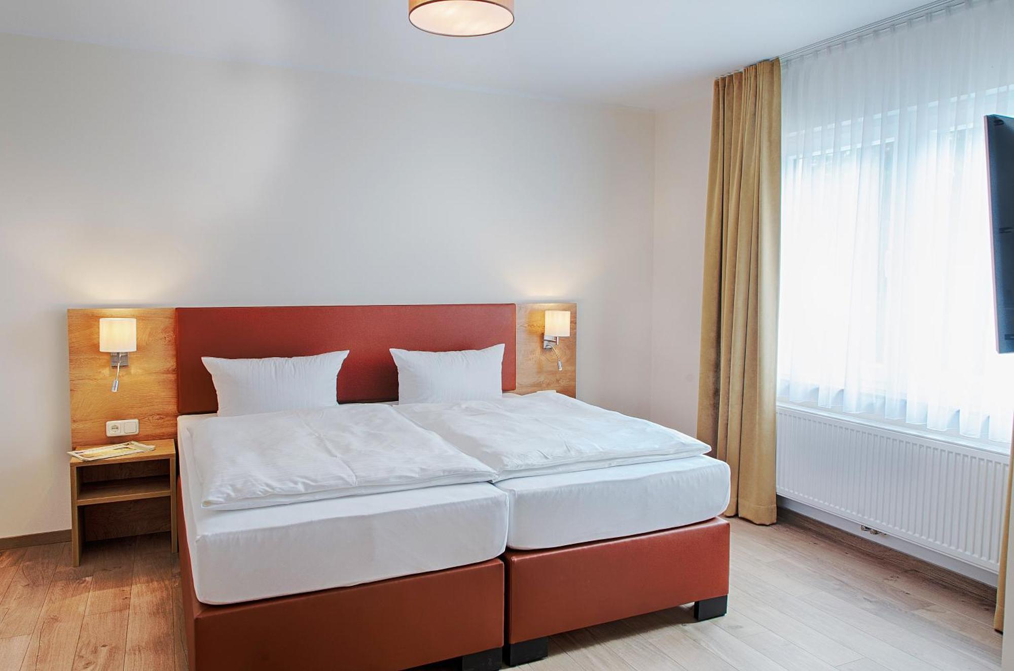 באד פירמונט Hotel Dirks Am Schloss מראה חיצוני תמונה