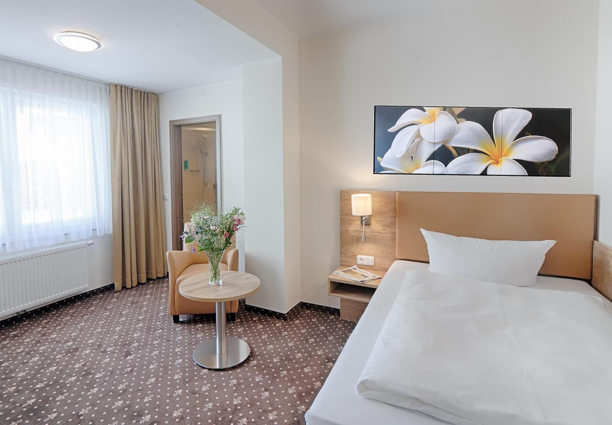 באד פירמונט Hotel Dirks Am Schloss מראה חיצוני תמונה